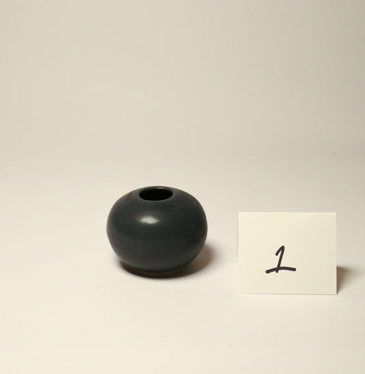Bud Vase - Matte Black 1