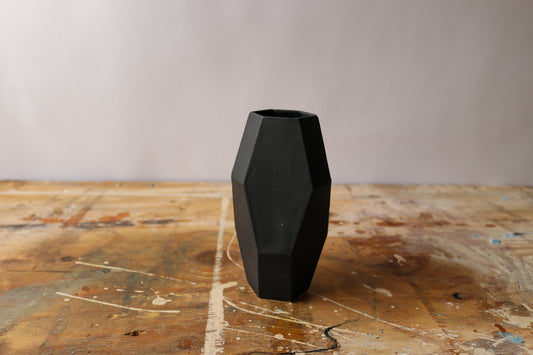 Medium Geo Vase - Matte Black
